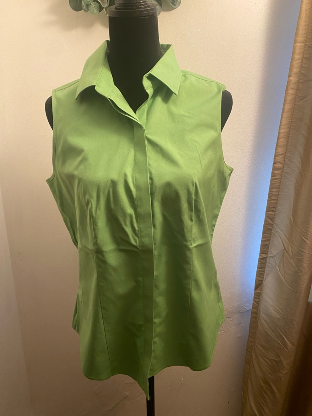 Talbots Sleeveless Button-Front Shirt in Bright Green